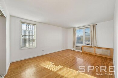 34-25 150th Place unit 3E, Flushing, NY 11354 - photo 3