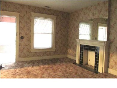 Living Room with fireplace