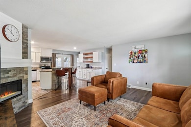 908 Van Dr, Williamsburg, IA 52361 - photo 3