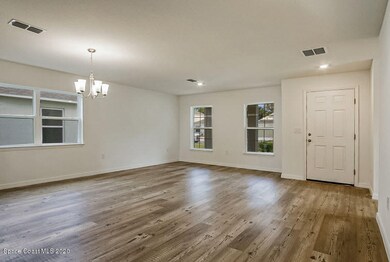 Como A Lot 108B Living-Dining room
