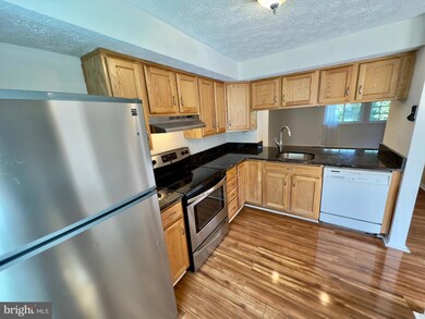 8276 Mary Lee Ln, Laurel, MD 20723 - photo 2