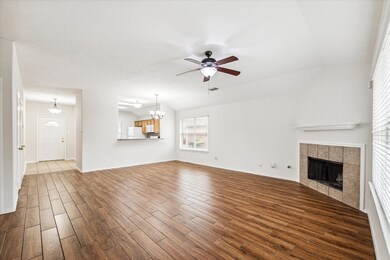 4204 Cleburne Dr, Pearland, TX 77584 - photo 4