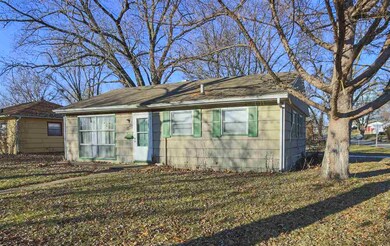 1700 Seneca Ave, Waterloo, IA 50701 - photo 2