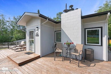 Entry with Seating on Deck