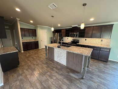 Kitchen with appliances with stainless steel fini