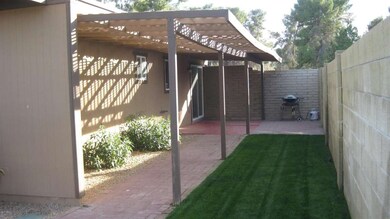 Covered side patio off Kitchen / Dining
