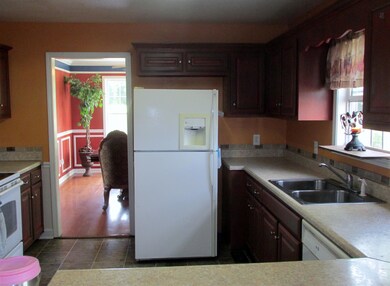 327 Henderson Rd, Shelbyville, TN 37160 - photo 2