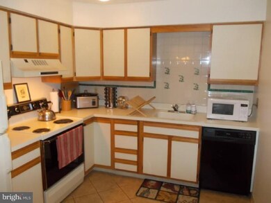 113 Pamela Ct unit 618, Levittown, PA 19057 - photo 4