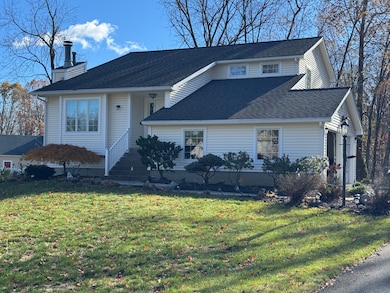 307 Trapper Cir, Windsor, CT 06095 - photo 3