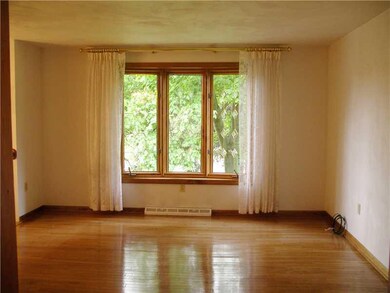 Living Room. Beautiful bow window in the living ro