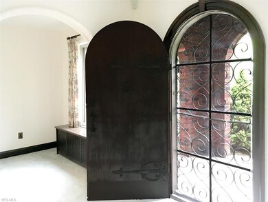 Smooth archways, doors and windows set the tone fo