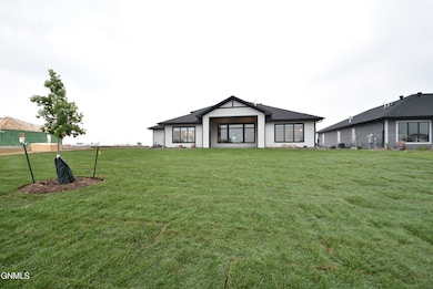 6119 Crested Butte Rd, Bismarck, ND 58503 - photo 2