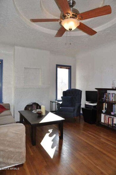 Living Room-Fireplace