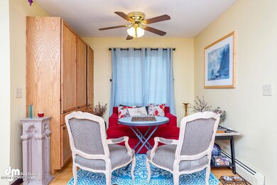 4032 Dining Area w/Built-In Cabinetry