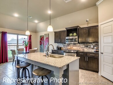 2610 W Albuquerque Place, Broken Arrow, OK 74011 - photo 4