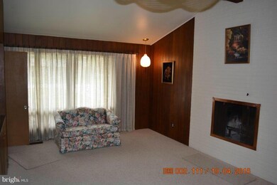 13011 Woodburn Dr, Hagerstown, MD 21742 - photo 2