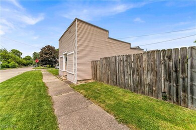 2500 E 32nd St, Lorain, OH 44055 - photo 5