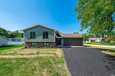 1107 N Hiawatha Dr, Syracuse, IN 46567 - photo 2