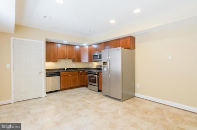 2114 E Fayette St unit B, Baltimore, MD 21231 - photo 4