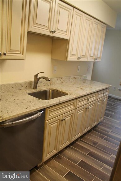 11300 Corinthian Ct, Germantown, MD 20876 - photo 7