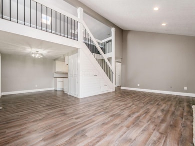 009_f8b8_N 832 CHerlyn Ct 008