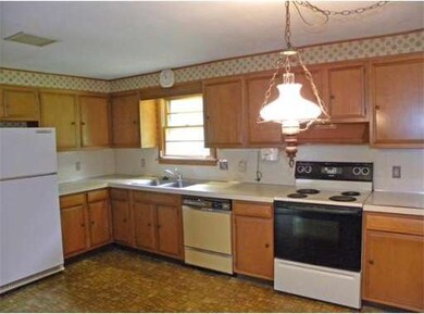 100 Barton Rd, Greenfield, MA 01301 - photo 4