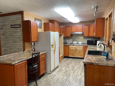 E3233 Lake Rd, Ironwood, MI 49938 - photo 5