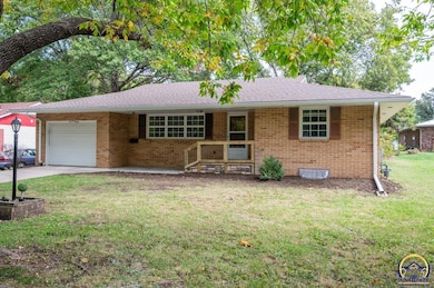 520 S 6th St, Osage City, KS 66523 - photo 2