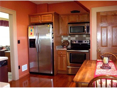 Kitchen. Sparkling New Oak Kitchen