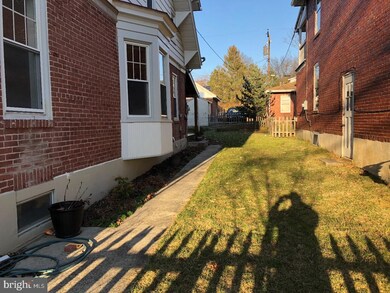 309 N Waverly St, Reading, PA 19607 - photo 2