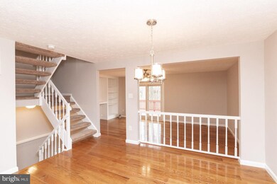 19121 Willow Spring Dr, Germantown, MD 20874 - photo 5