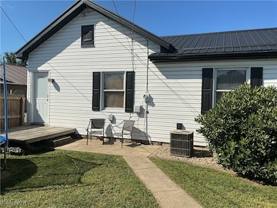 510 Chestnut St, Dresden, OH 43821 - photo 2