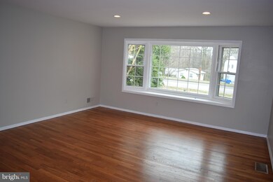 4612 Lawn Ct, Fairfax, VA 22032 - photo 6