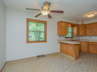 2422 Haven Ct SW, Cedar Rapids, IA 52404 - photo 7