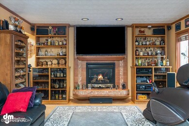 08-Living Room_MAX6035