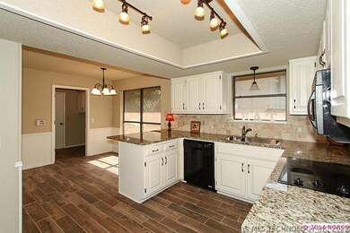 Brand new wood plank tile, 3CM granite, Dishwasher