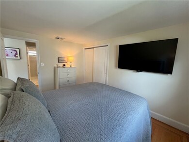 83 Eustis Ave, Newport, RI 02840 - photo 7