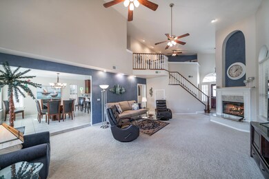 Spacious Family Rm w Gas Fireplace