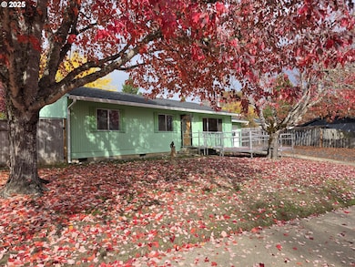 841 NW Lori St, Winston, OR 97496 - photo 6