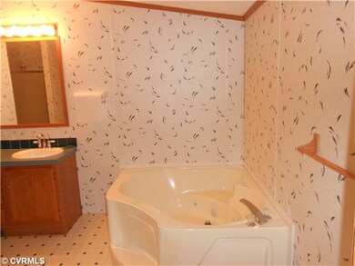 Master Bath - jetted tub