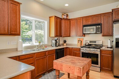 2798 Brookdale Dr, Central Point, OR 97502 - photo 5