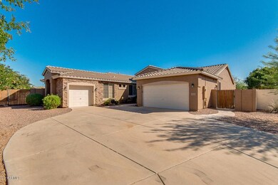3 Car Garage/separated