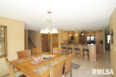 18 Nicholas Ct, Eldridge, IA 52748 - photo 2