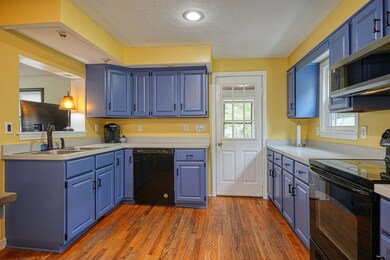 94 Packard St, Lancaster, MA 01523 - photo 6