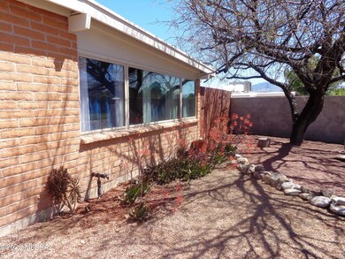 8201 E Nicaragua Dr, Tucson, AZ 85730 - photo 2