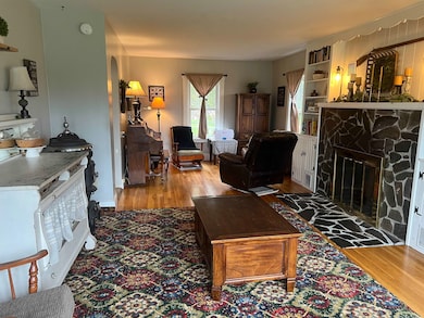 457 the Bend Rd, Greensboro Bend, VT 05842 - photo 6