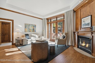 4BLIvingWithFirePlace