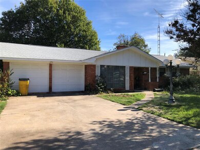 1104 Hillside Dr, Gainesville, TX 76240 - photo 3