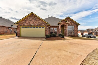 1900 NE 7th Cir, Moore, OK 73160 - photo 2