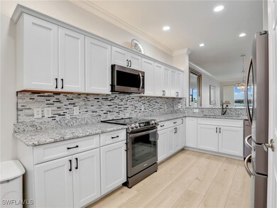 Kitchen with crown molding, tasteful backsplash, a